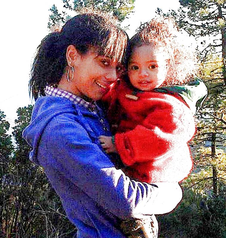 Une image contenant personne, habits, jeune enfant, arbre

Description g�n�r�e automatiquement