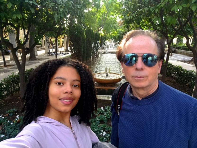 Une image contenant personne, plein air, Visage humain, arbre
Le contenu généré par l’IA peut être incorrect.